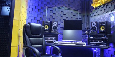 home-studio-com-equipamentos-para-producao-musical